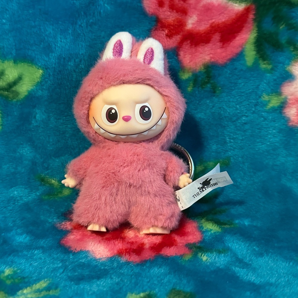 THE MONSTERS Pin for Love Series - Q